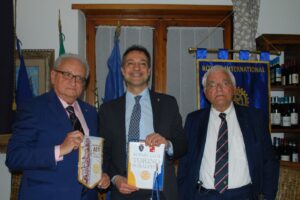 Condividere amicizia e asparagi
